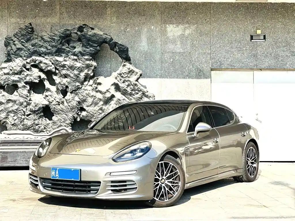 Фото 1 - Porsche Panamera