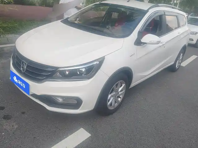  Baojun Baojun 310W 2017 1.5L Manual Fashion Edition (China V)