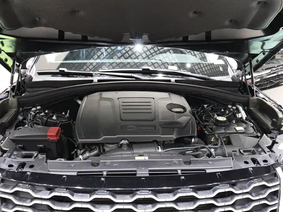 Фото 24 - Land Rover Range Rover Velar