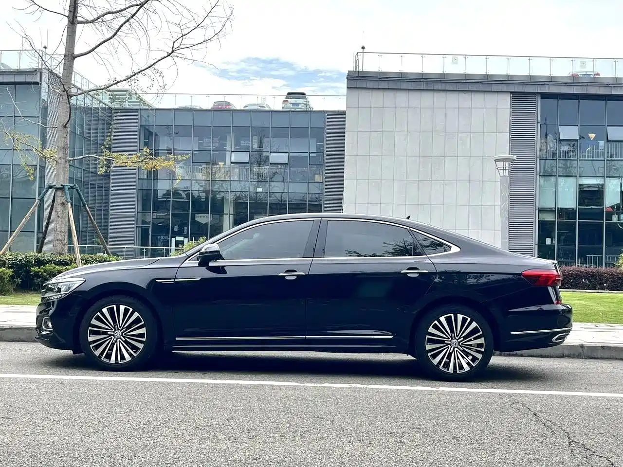 Photo 8 - Volkswagen Passat