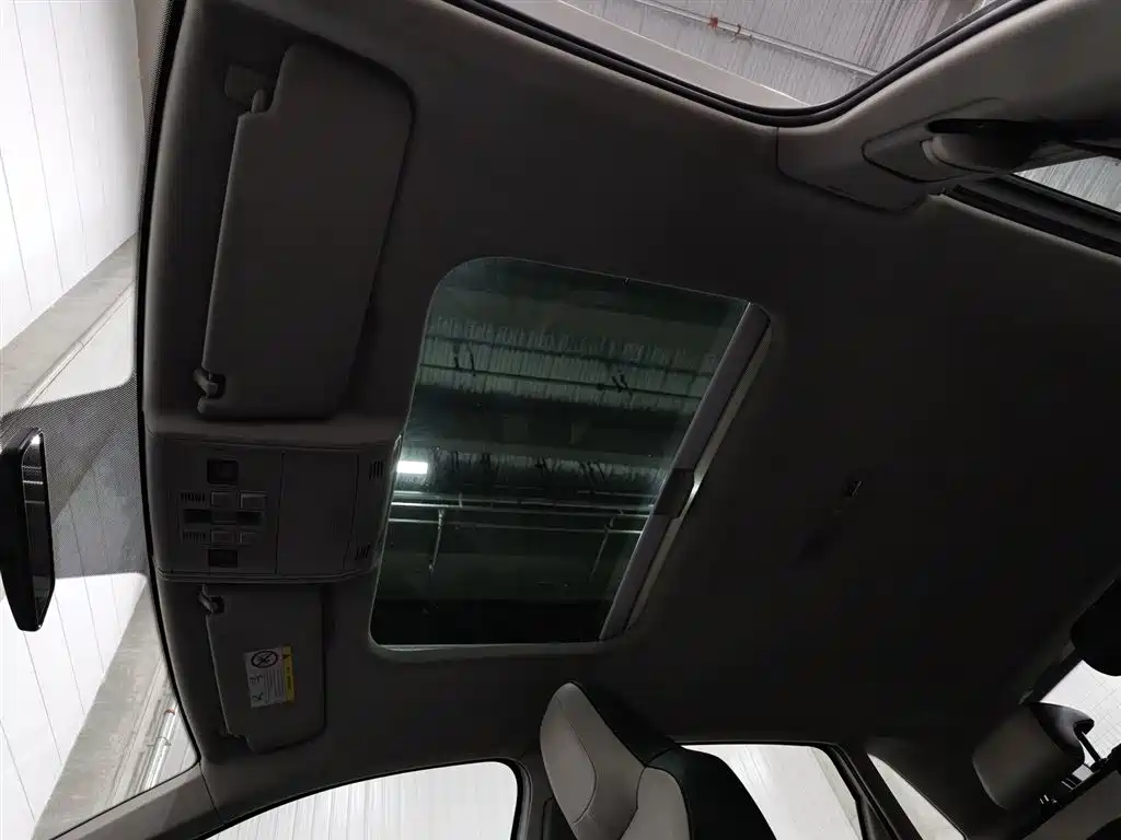 Volkswagen Polo 2019 Plus 1.5L Automatic Colorful Tech Edition фото 14