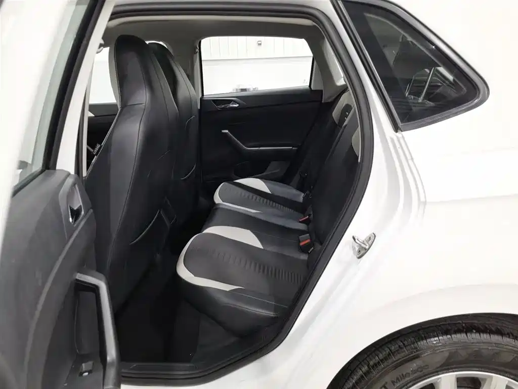Volkswagen Polo 2019 Plus 1.5L Automatic Colorful Tech Edition фото 15