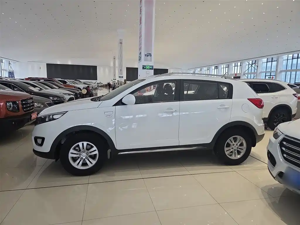 Kia Sportage 2016 2.0L Manual 2WD GL фото 8