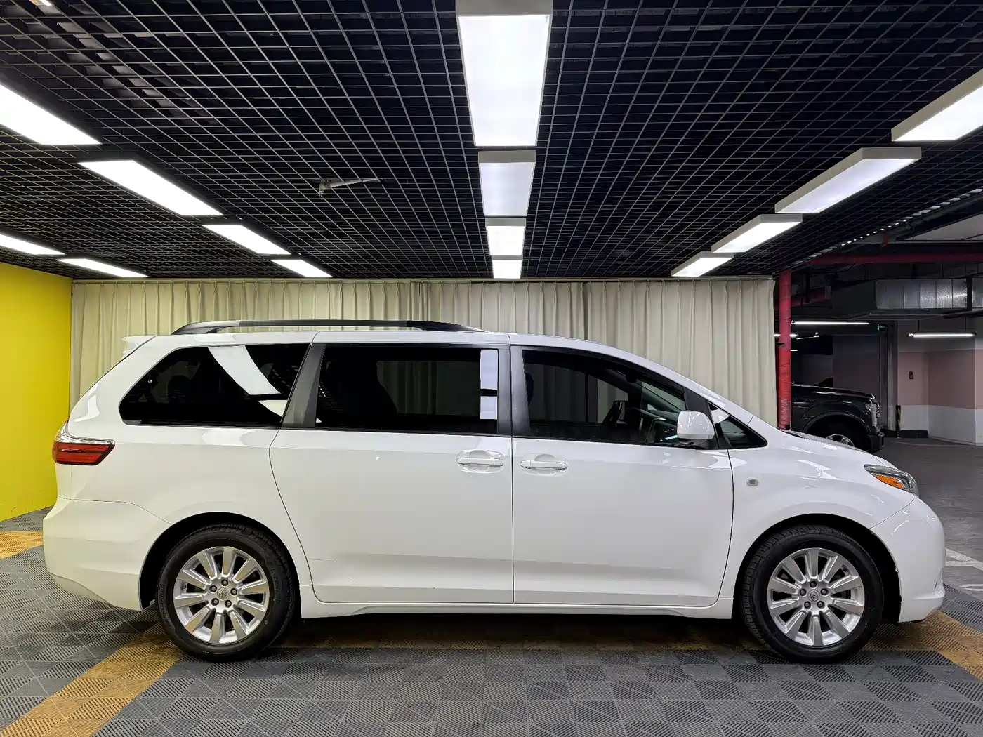 Toyota Sienna 2015 3.5L 4WD L фото 7