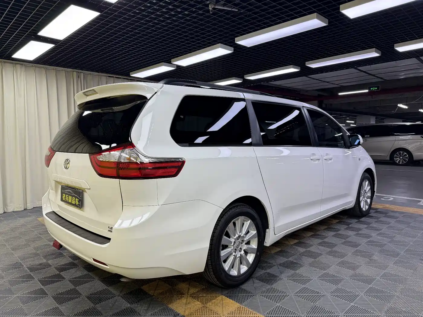 Toyota Sienna 2015 3.5L 4WD L фото 4