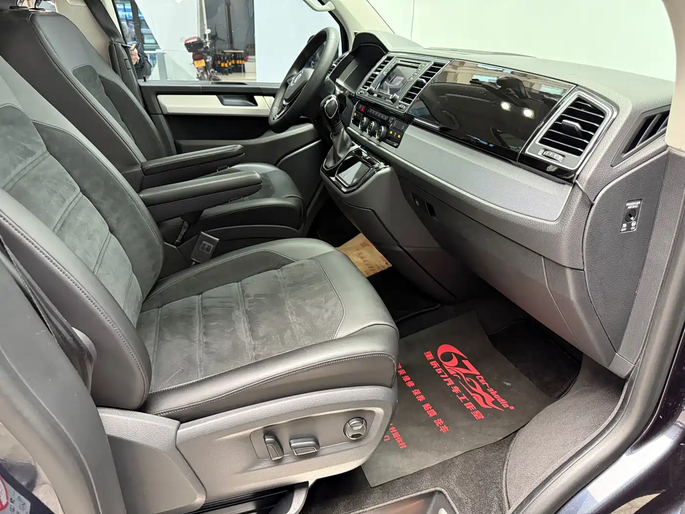 Volkswagen Multivan 2017 2.0TSI AWD Premium Edition 7-Seater фото 25