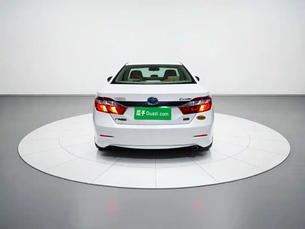 Фото 3 - Toyota Camry