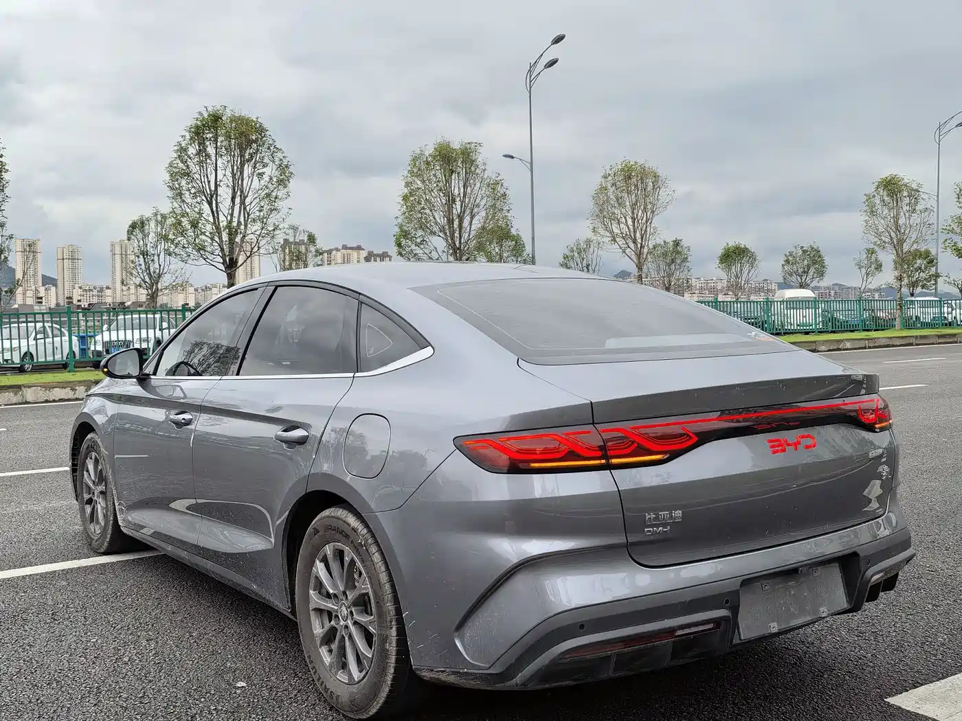 BYD Qin L 2024 DM-i 80KM Leading Edition фото 11