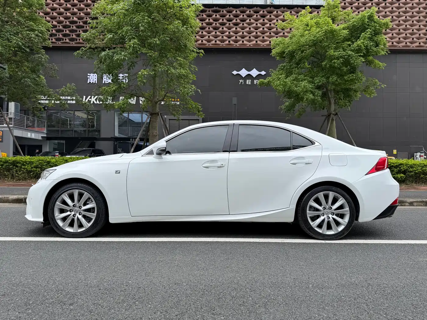 Lexus IS 2015 200t F SPORT фото 8