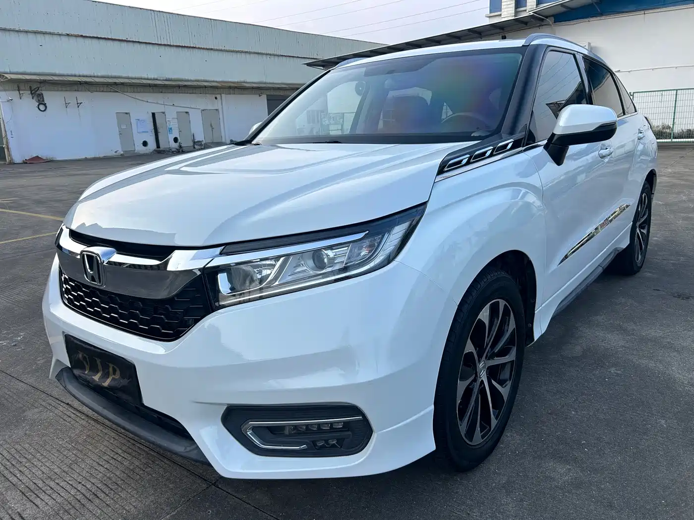 Photo 1 - Honda Avancier