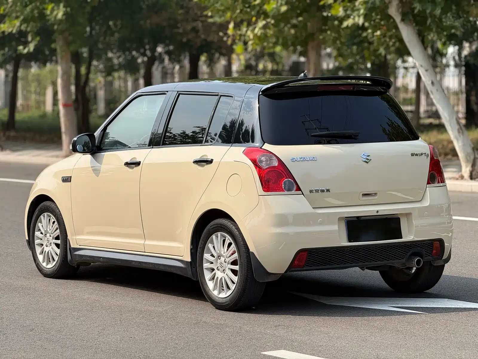 Фото 5 - Suzuki Swift