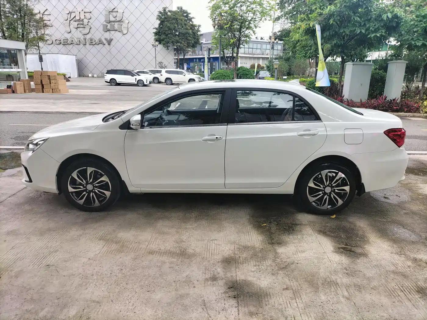 BYD Qin New Energy 2015 1.5T Double Champion Flagship Plus фото 5