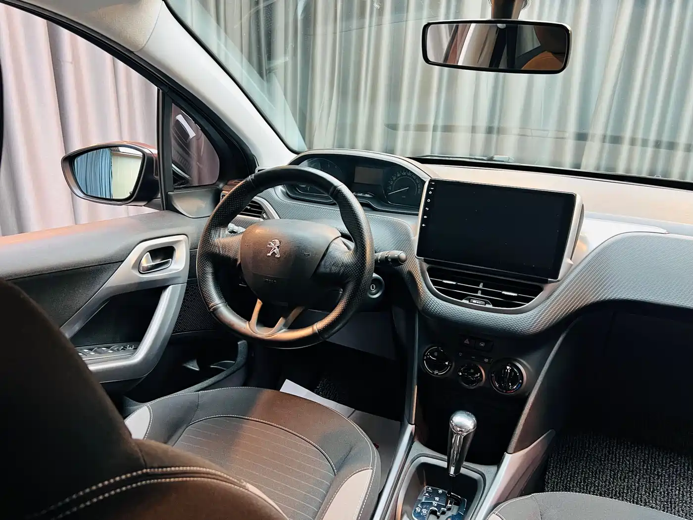 Peugeot 2008 2014 1.6L Automatic Trend Edition фото 17
