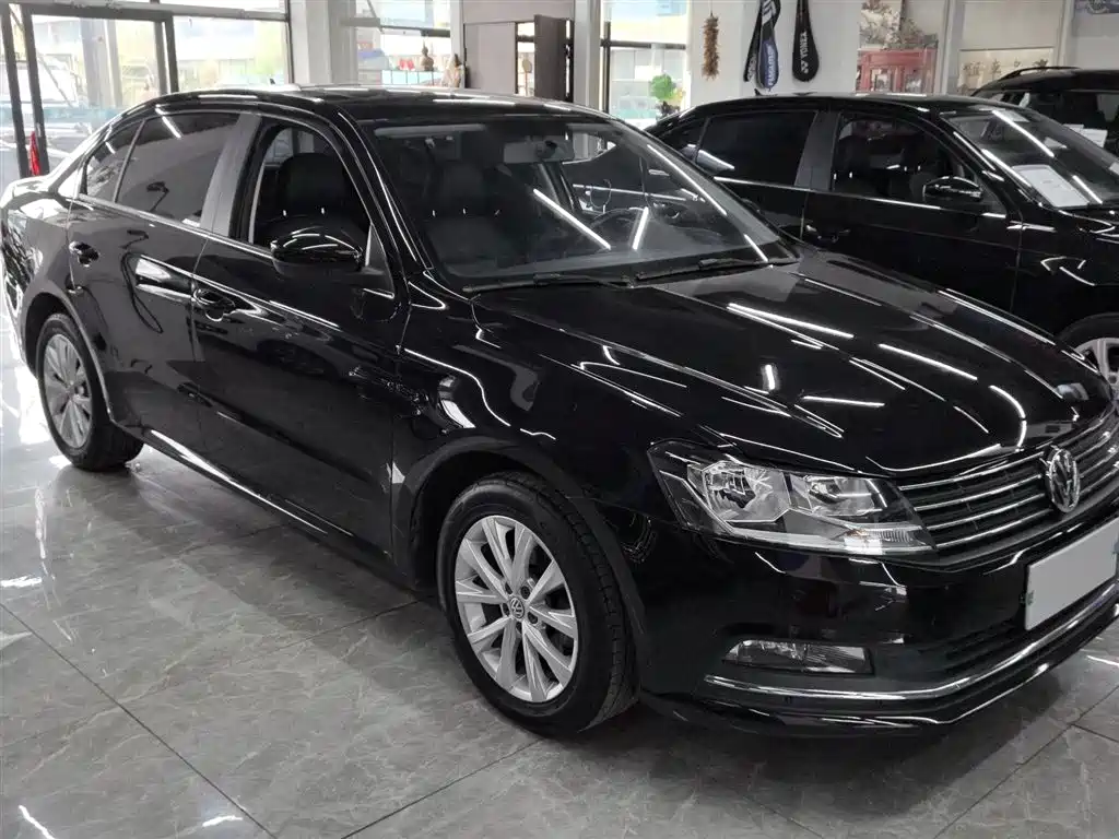 Volkswagen Lavida 2017 1.6L Manual Comfort Edition фото 4