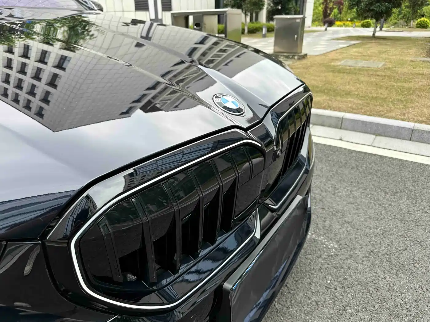 BMW 5 Series 2025 530Li Leading M Sport Package фото 10