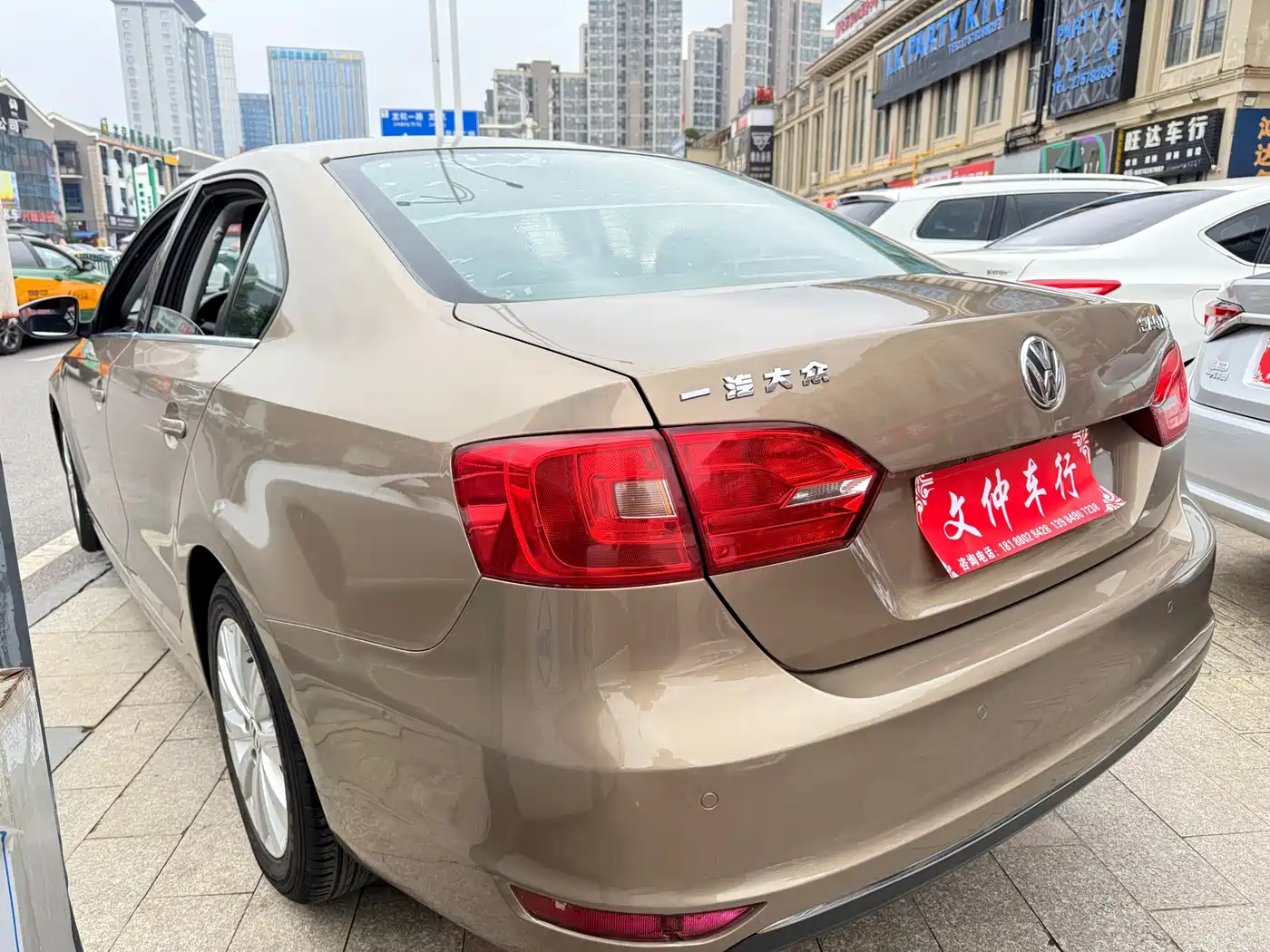 Volkswagen Sagitar 2014 Facelift 1.6L Automatic Comfort фото 6