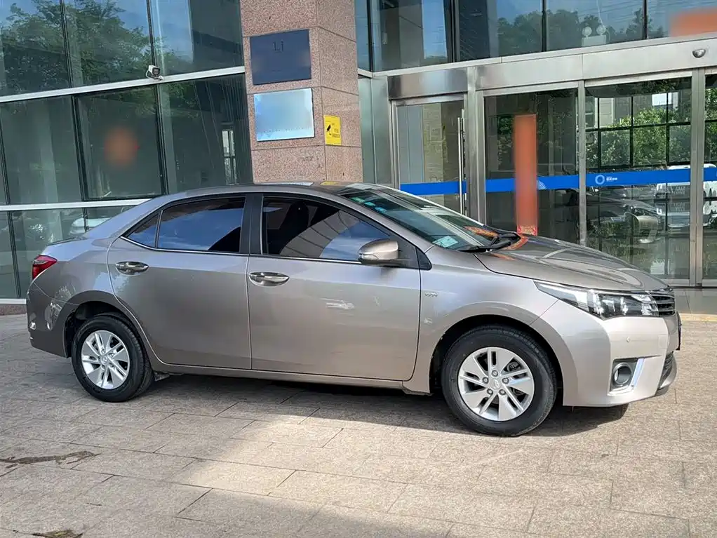 Toyota Corolla 2017 Facelift 1.6L S-CVT GL фото 8