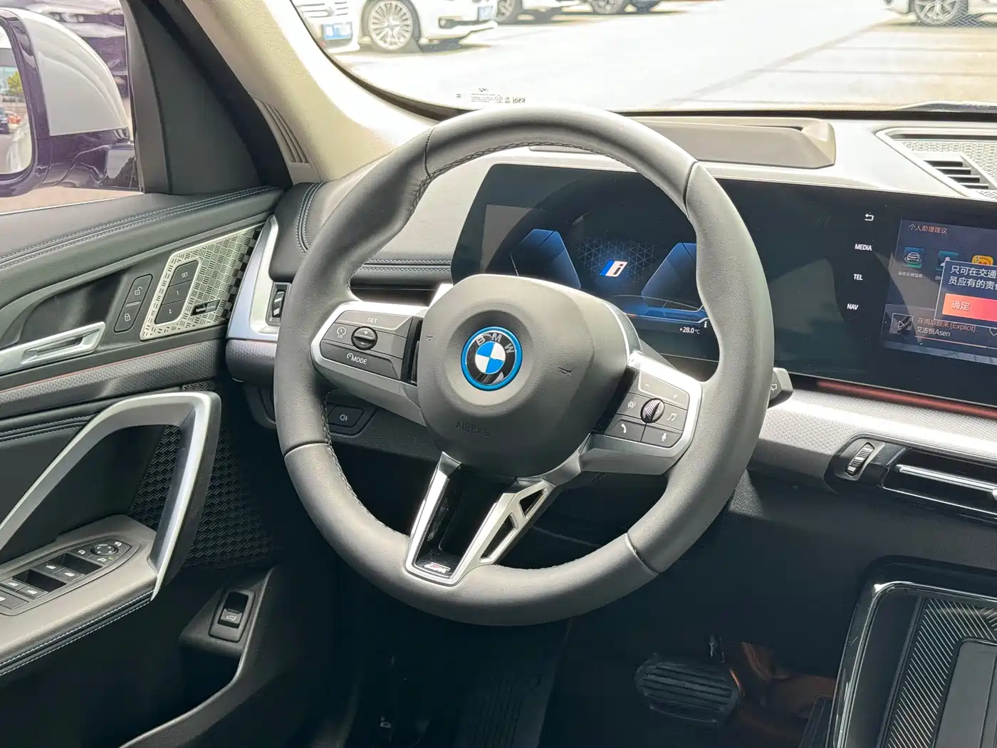 BMW iX1 2023 xDrive30L M Sport Package фото 9