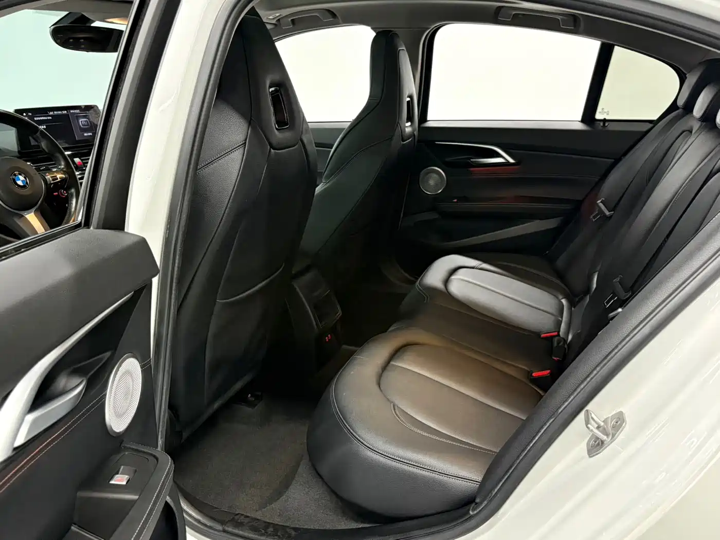 BMW 1 Series 2021 125i M Sport Black Night Edition фото 10