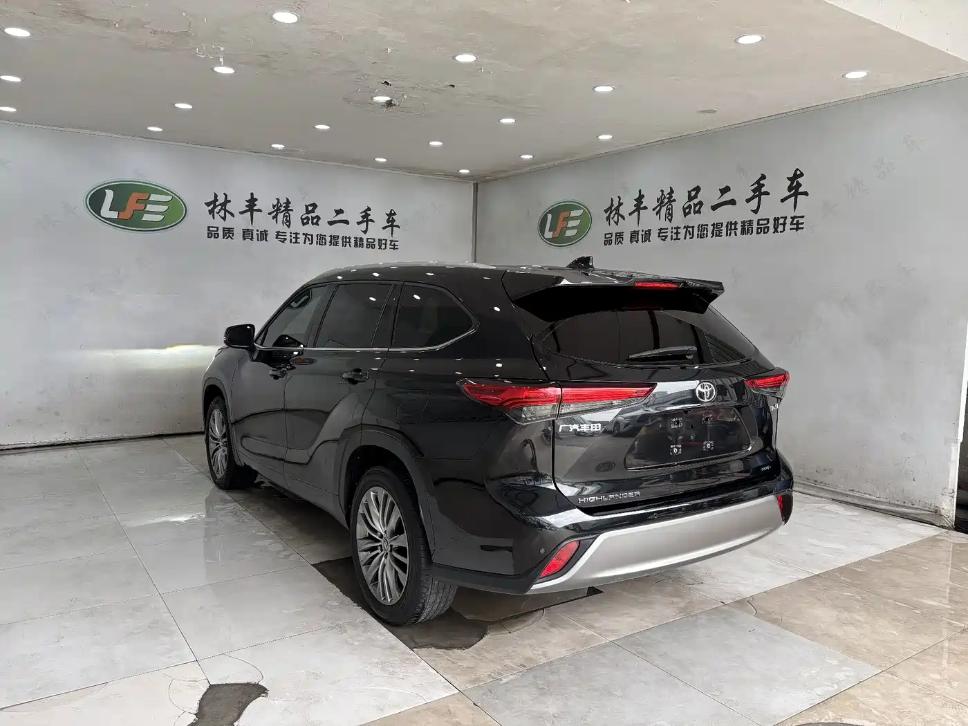 Toyota Highlander 2022 380T 4WD Premium 7-Seater фото 6