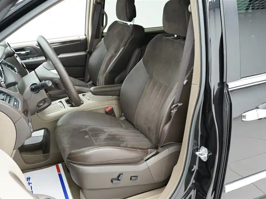 Фото 6 - Chrysler Pacifica