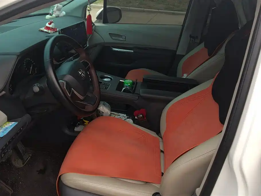 Toyota Sienna 2024 2.5L Hybrid Comfort Edition фото 9