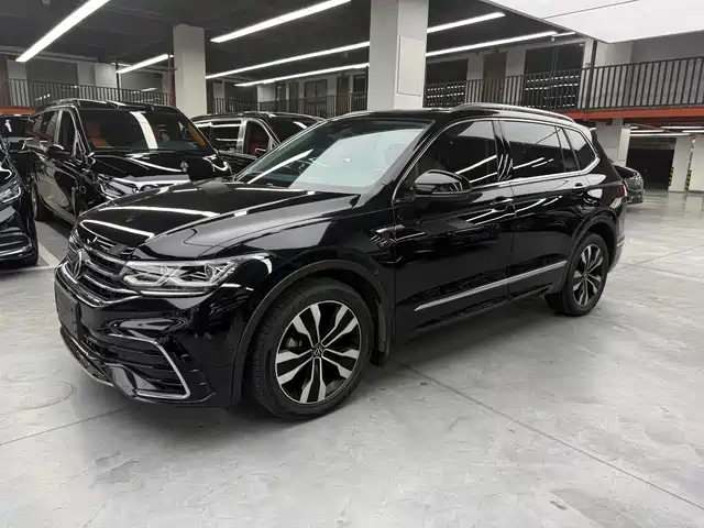 Volkswagen Tiguan L 330TSI, автомат, моноприводный, R-Line, Флагман