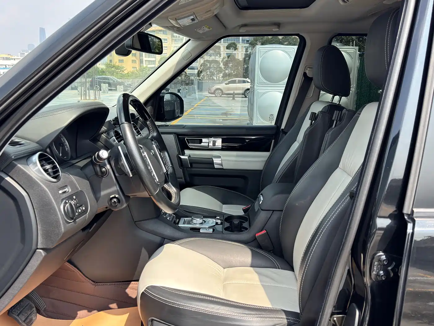 Land Rover Discovery 2014 3.0 SC V6 XXV Edition фото 9