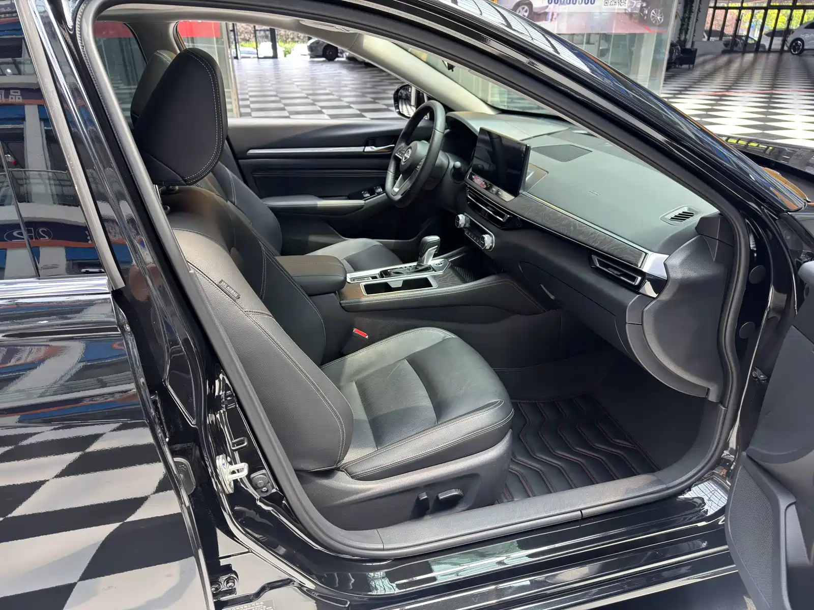 صورة 19 - Nissan Teana