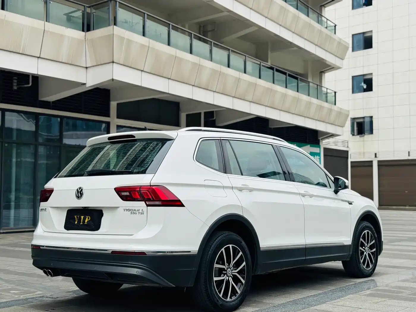 Volkswagen Tiguan L 2017 330TSI Automatic 2WD Luxury Edition фото 8