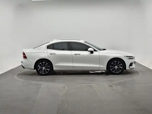 Volvo S60 2022 2022 B4 Smart Comfort Luxury Edition