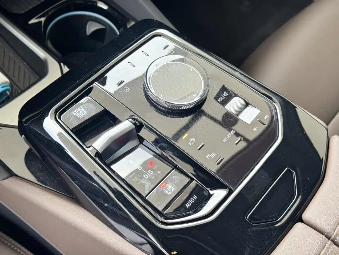 BMW 5 Series 2024 525Li M Sport Package фото 15