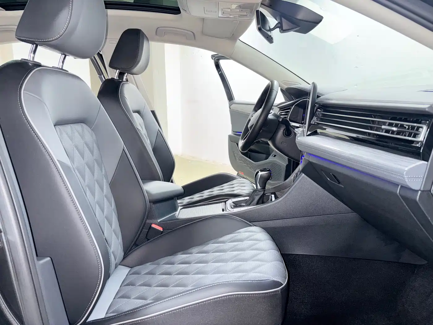 Volkswagen Sagitar 2023 Model Year 280TSI DSG Surpass Edition фото 8