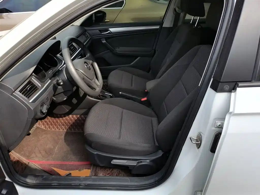 VOLKSWAGEN BORA