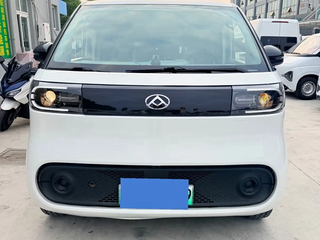 Photo 3 - Maxus Dana V1