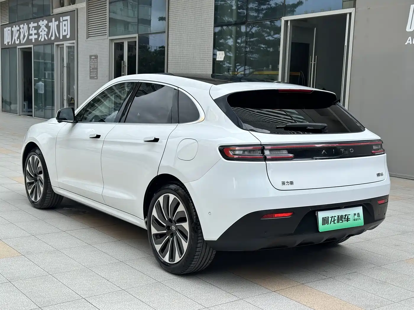 AITO Wenjie AITO M5 2022 Extended Range RWD Standard фото 13