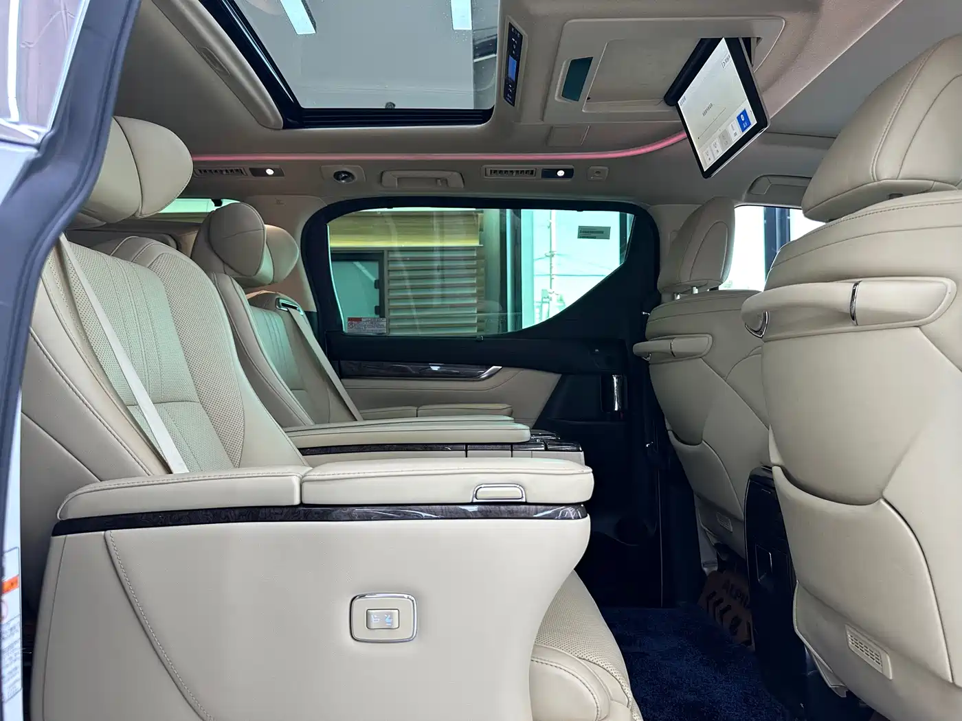 Toyota Vellfire 2021 Crown Hybrid 2.5L HV Premium Edition фото 20