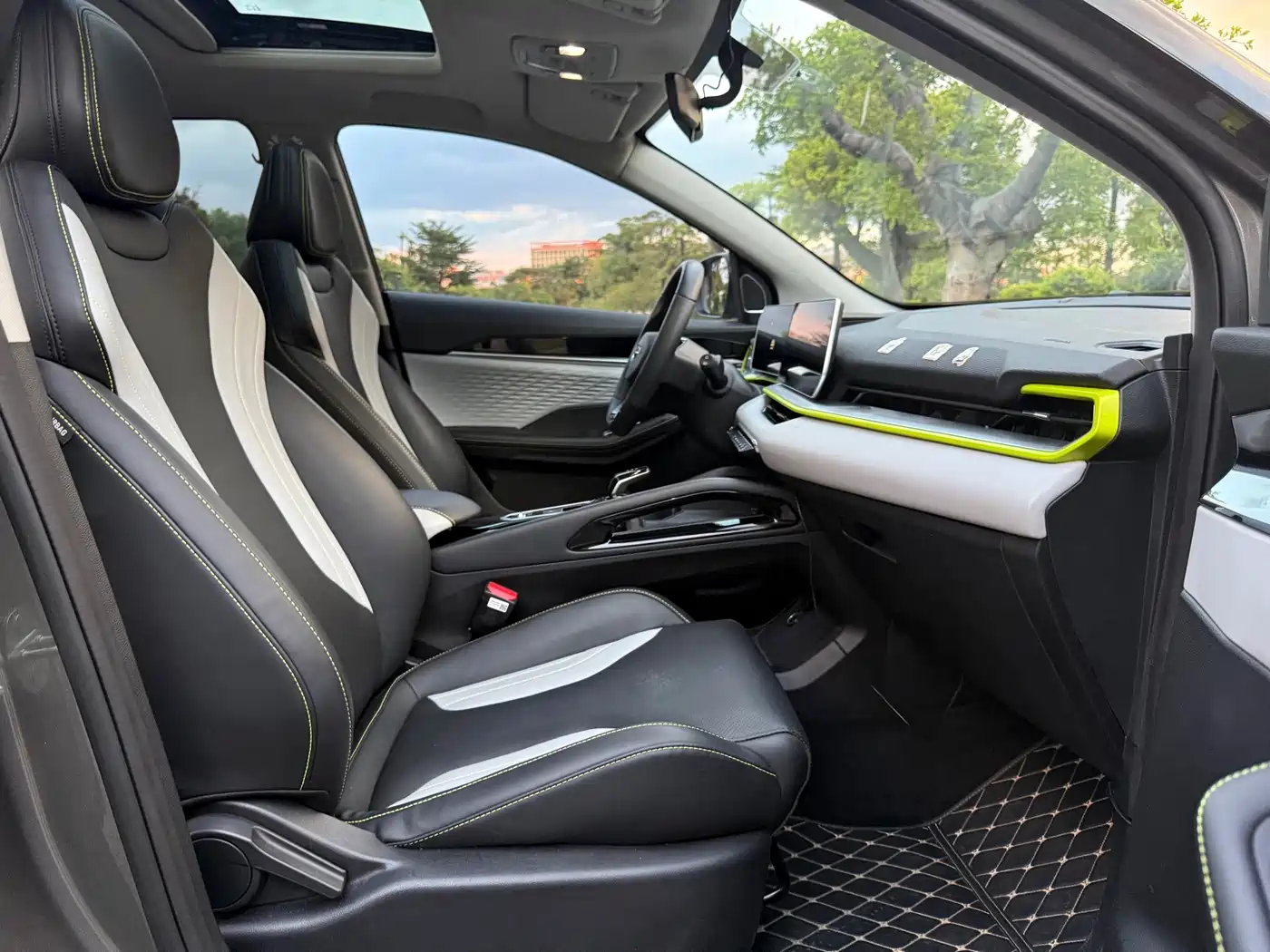 Фото 7 - Geely Binyue