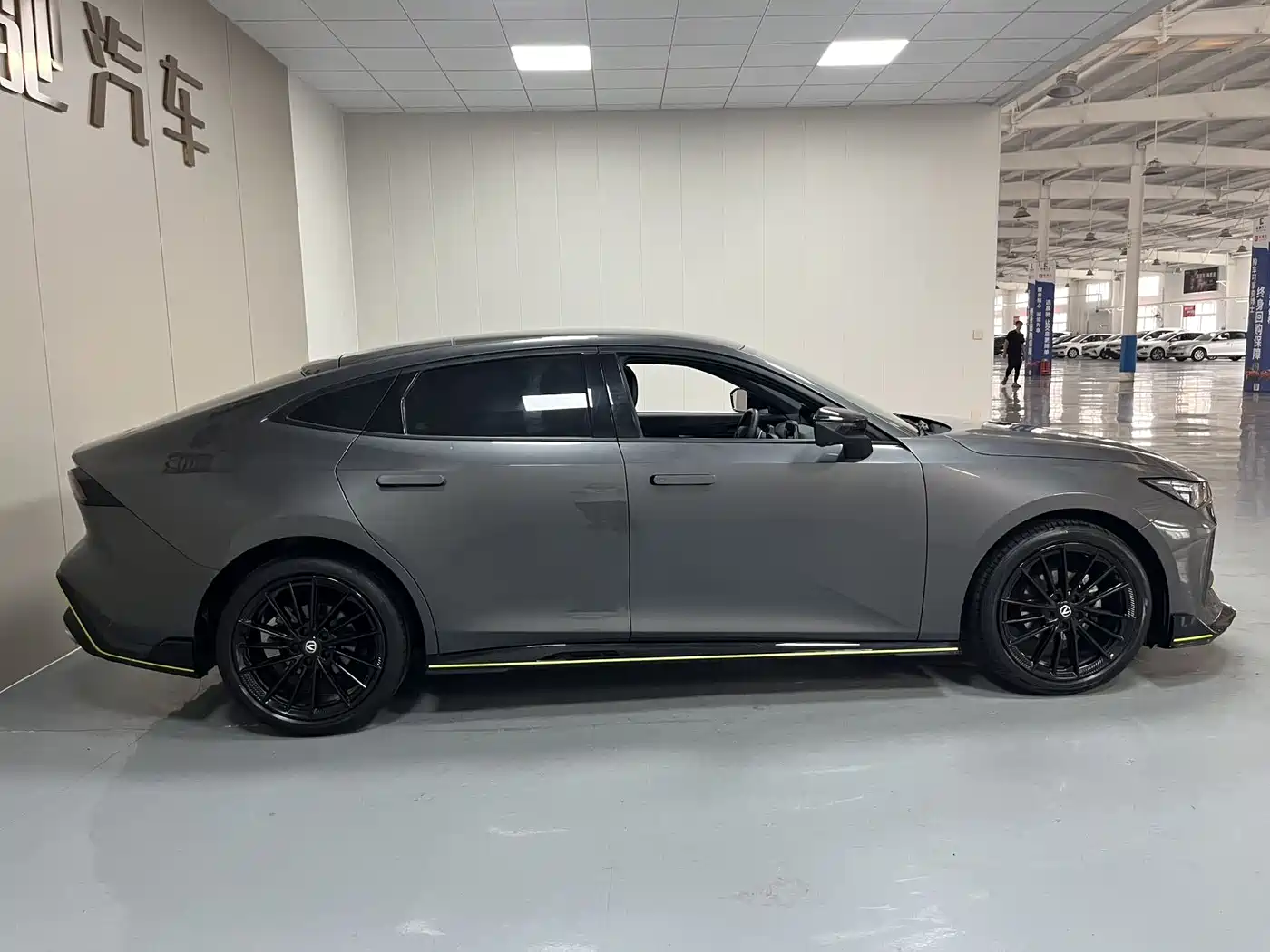  UNI-V