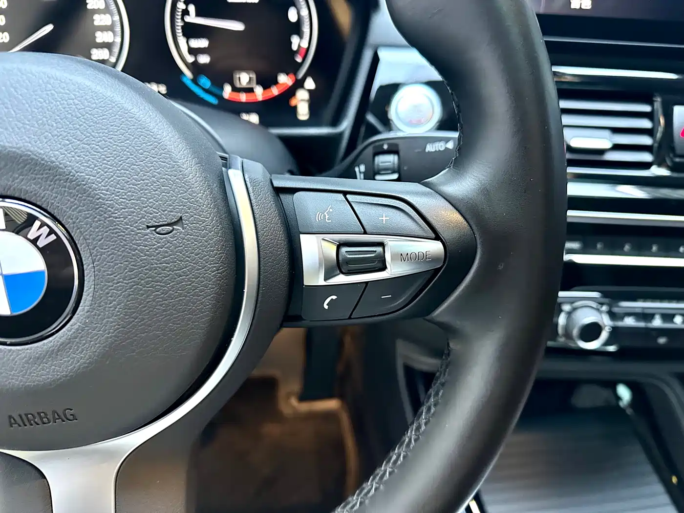 BMW 1 Series 2022 125i M Sport Shadow Edition фото 15