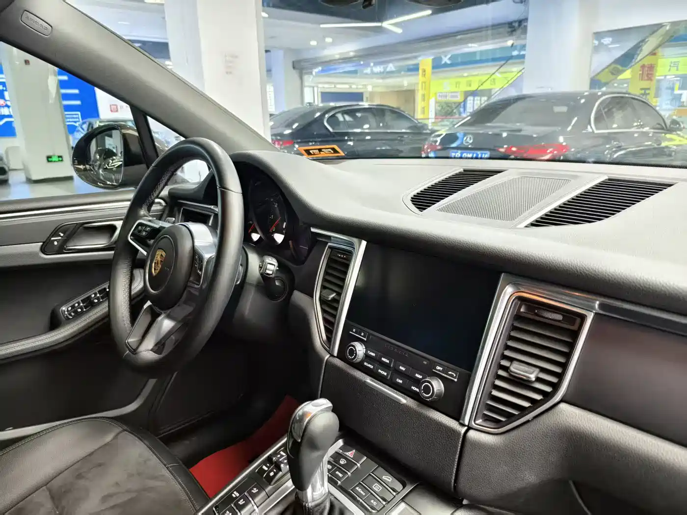 Porsche Macan 2017 Macan 2.0T фото 14