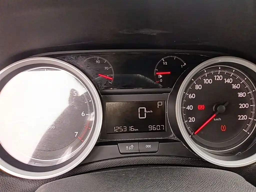 Peugeot 408 2014 1.8L Automatic Luxury Edition фото 12
