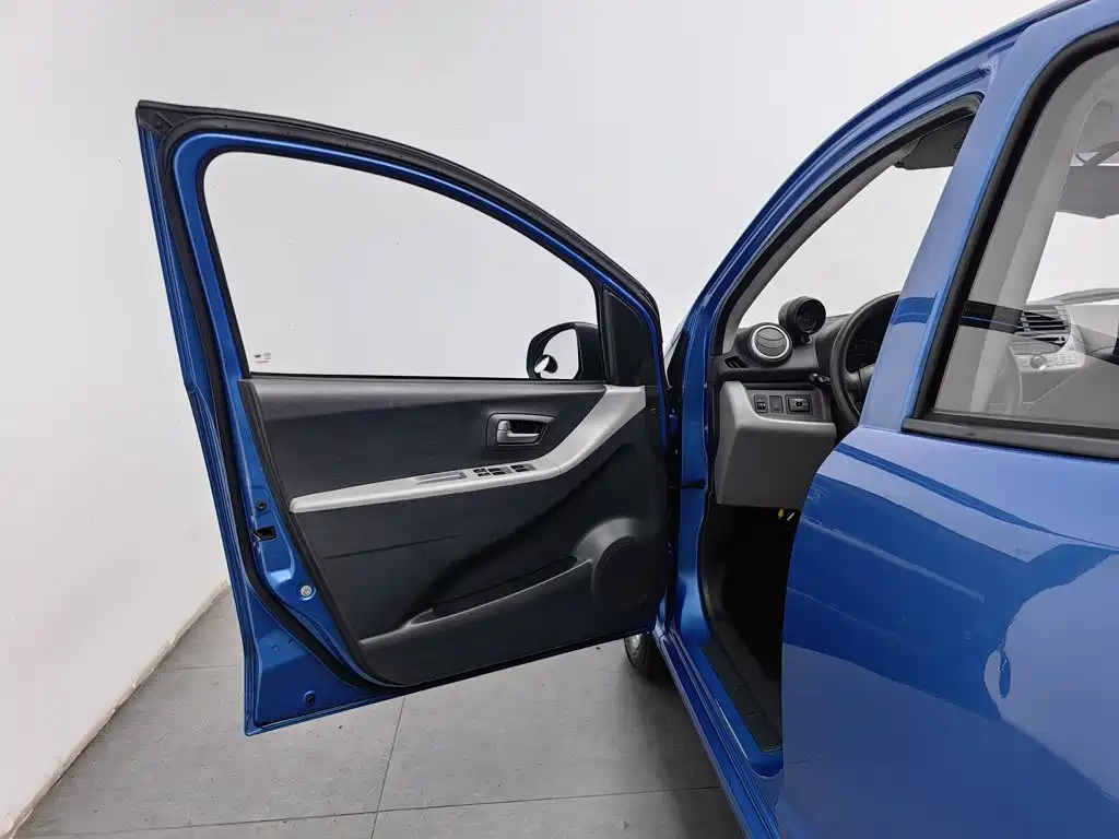 Фото 8 - Suzuki Alto