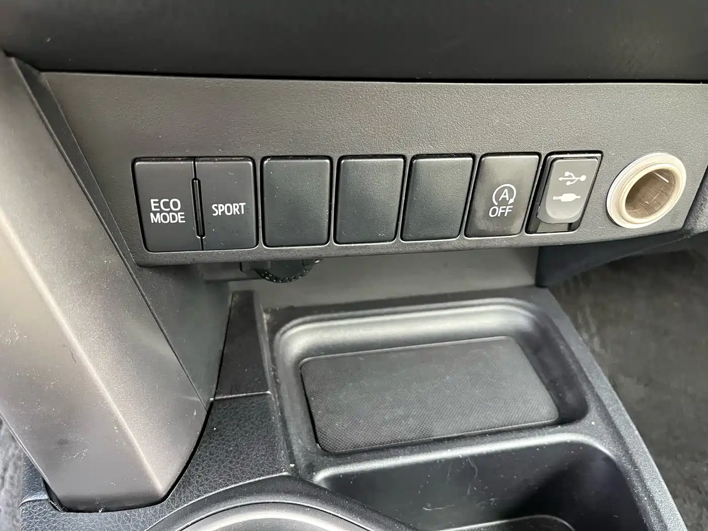 Toyota RAV4 Rongfang 2016 2.0L CVT 2WD Trend (China V) фото 16