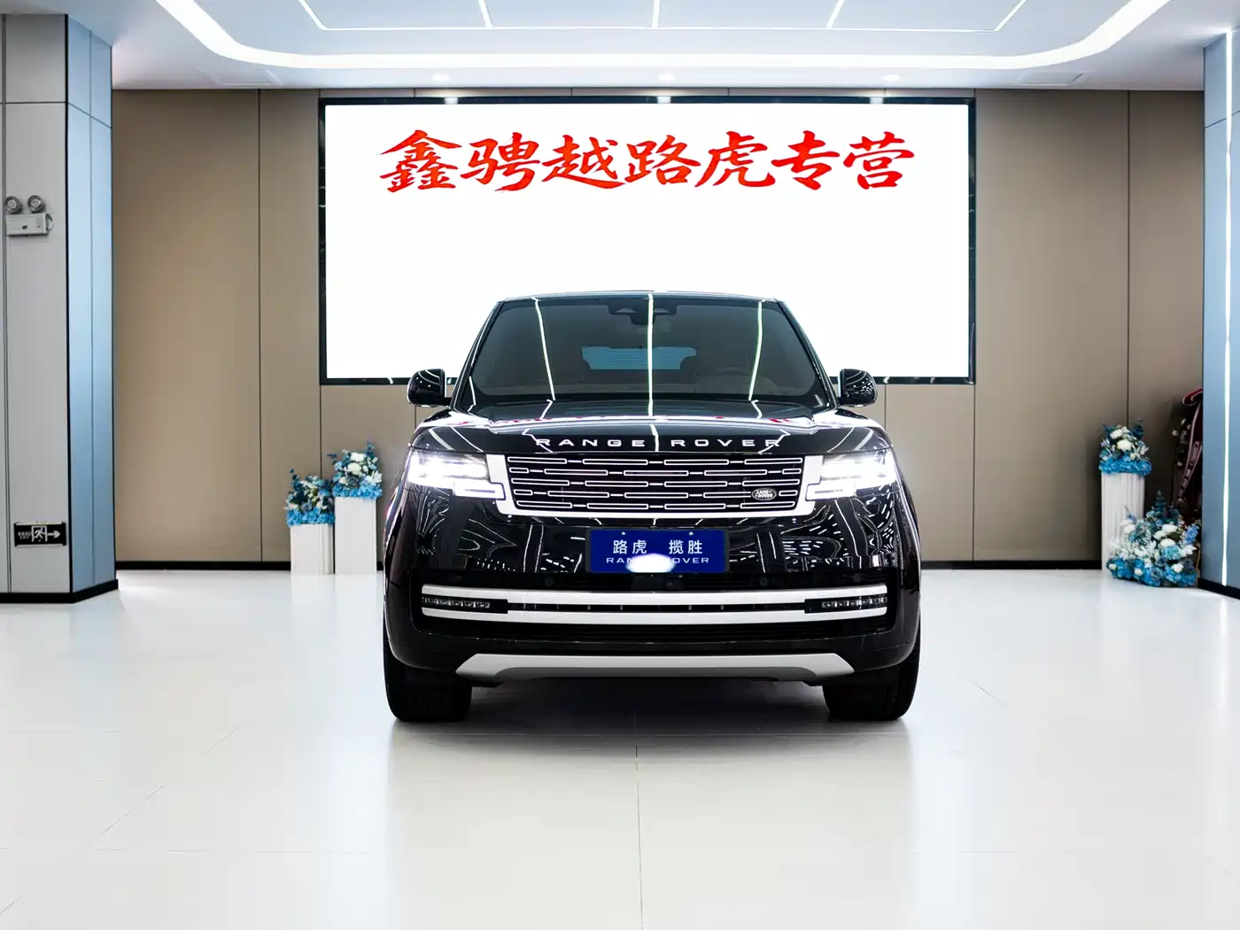 Land Rover Range Rover 2025 3.0 L6 400PS Genesis Extended Wheelbase фото 2
