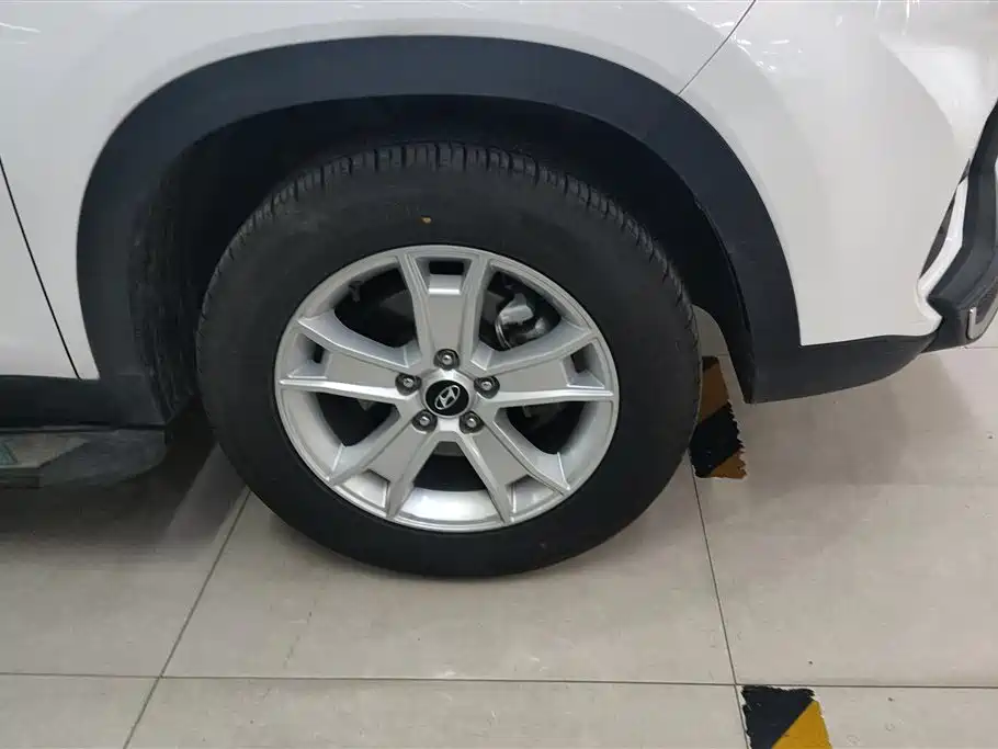 Hyundai Beijing Hyundai ix35 2018 2.0L Manual 2WD Zhiyong·Quality Edition фото 6