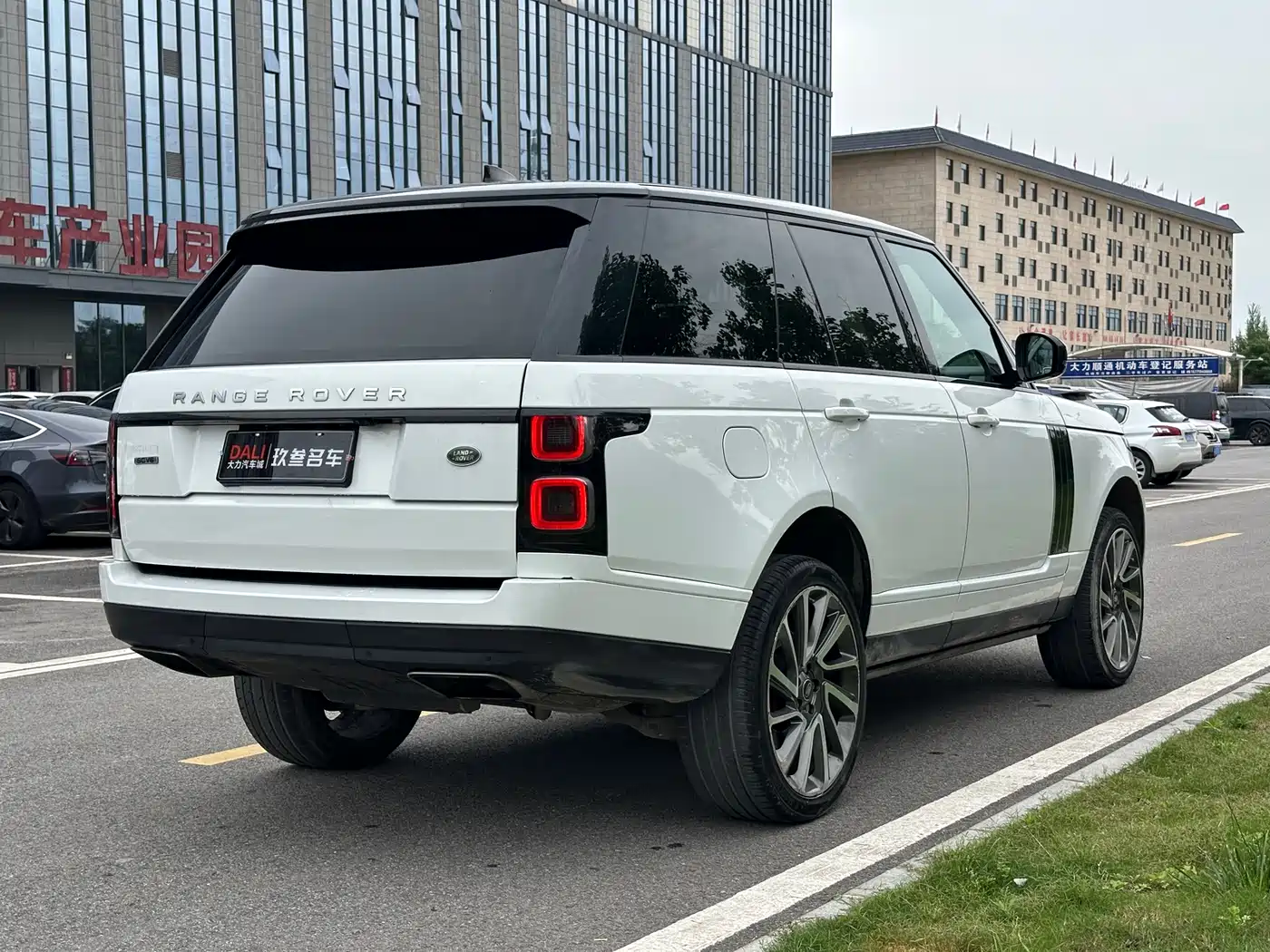 Land Rover Range Rover 2018 3.0 SC V6 Vogue Heritage Edition фото 6