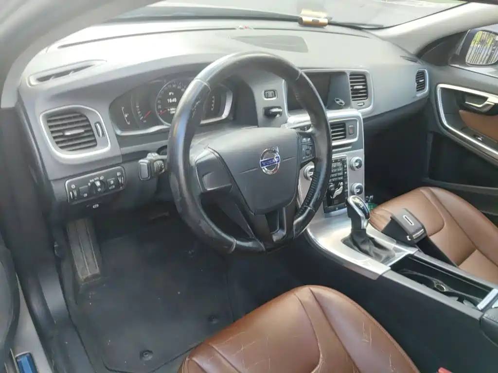 Фото 3 - Volvo S60