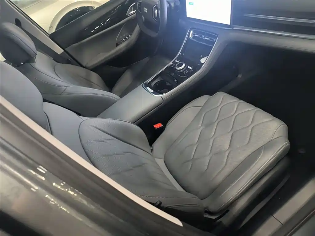 Geely Galaxy Galaxy A7 2025 EM-i 150km Explorer+ Edition фото 25