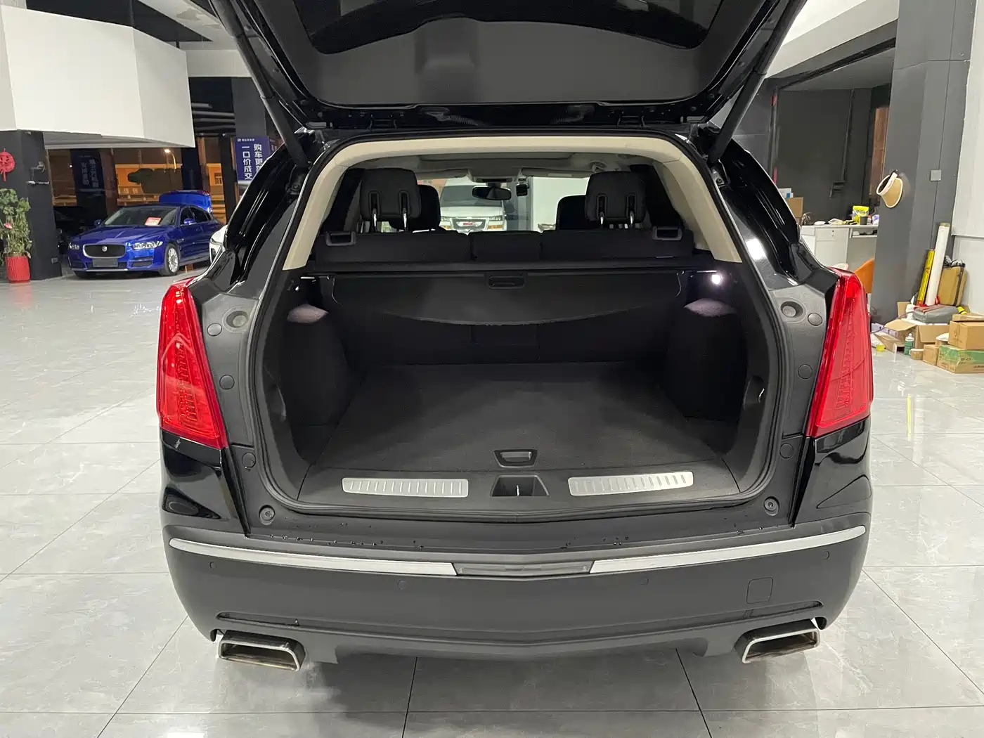 Cadillac XT5 2017 2016 28T AWD Luxury Model